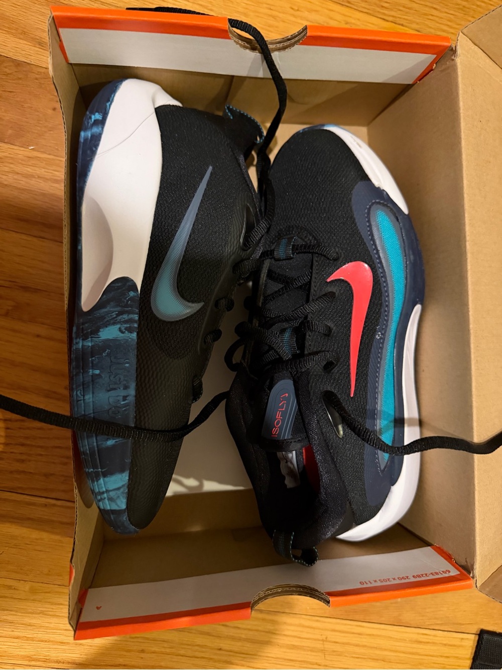 Nike IsoFly Basketball Sneakers 4.5 new